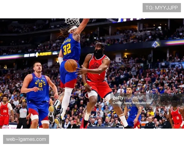 马刺完成15分逆转豪取10连胜,稳居西部第二紧追雷霆